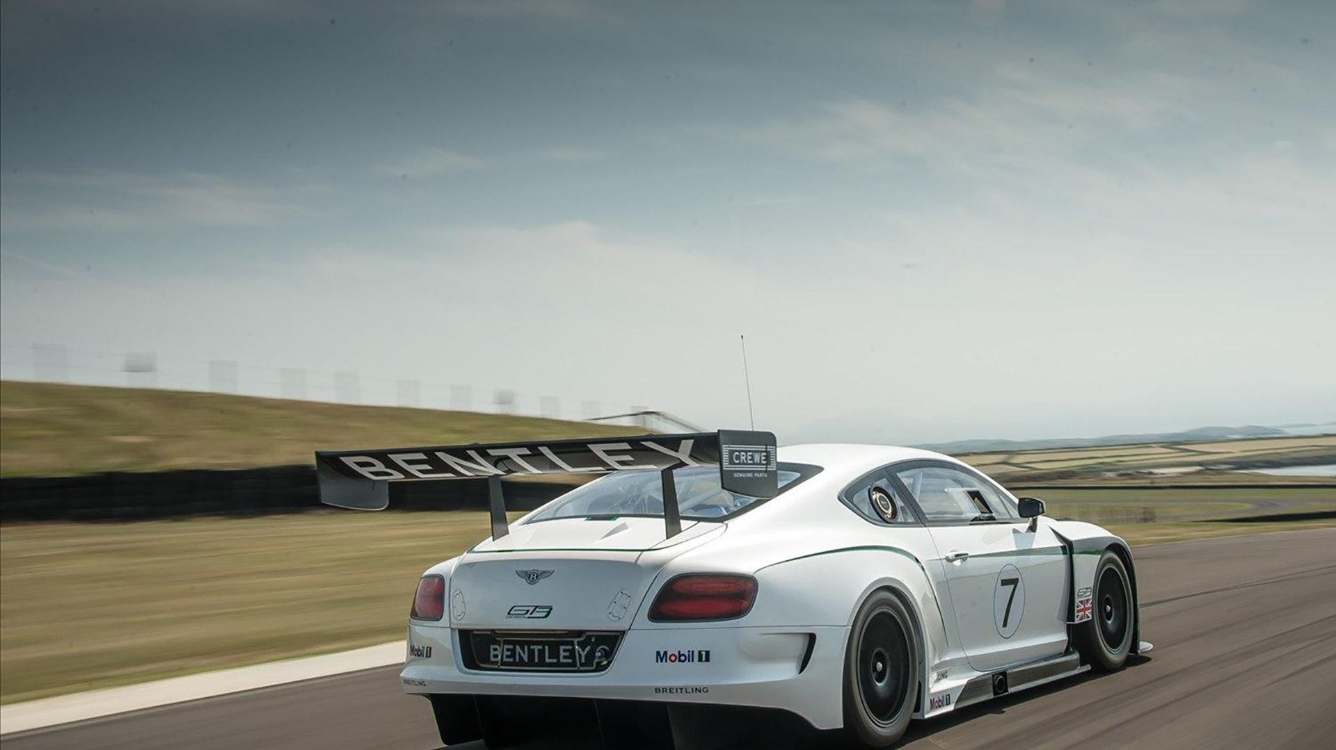 九游下载安装-哥伦比亚队中场罗德里格斯在巴黎奥运会上展现出强大的组织能力