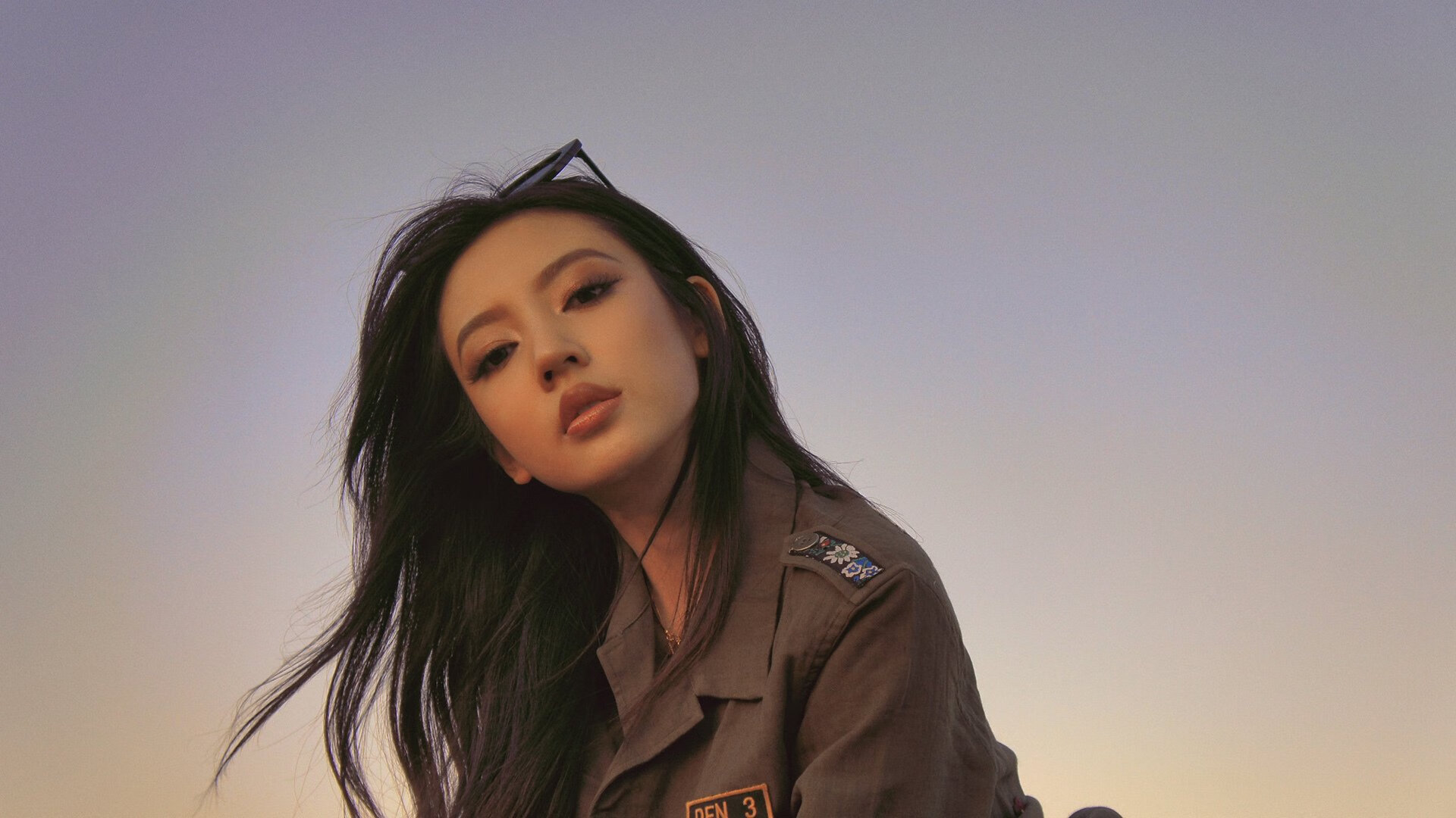 托桑·埃夫布奥姆万在NBA常规赛中贡献11.2分和4.2个篮板，埃托奥与布冯相视一笑